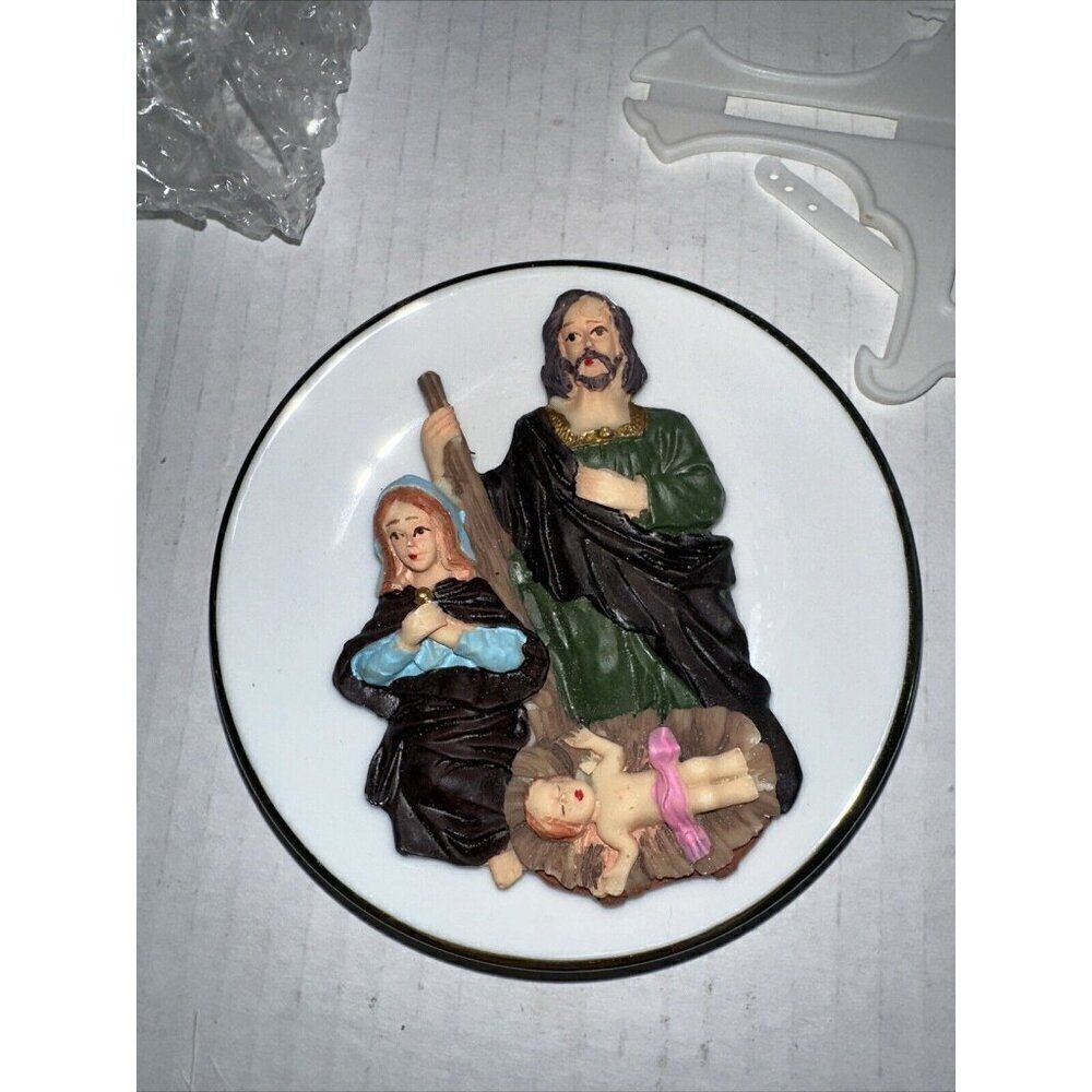 The Holy Family- Mary Joseph Jesus 3d Decorative Plate With Stand